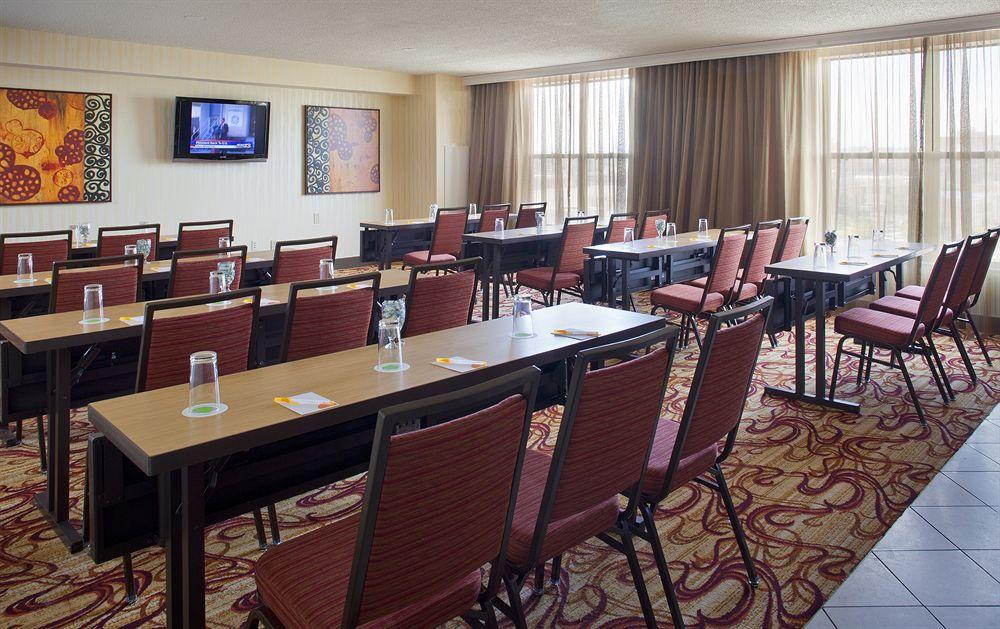 Courtyard By Marriott Pueblo Hotel Buitenkant foto
