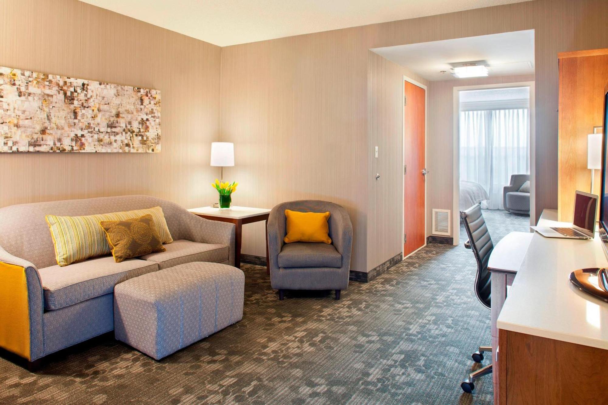Courtyard By Marriott Pueblo Hotel Buitenkant foto