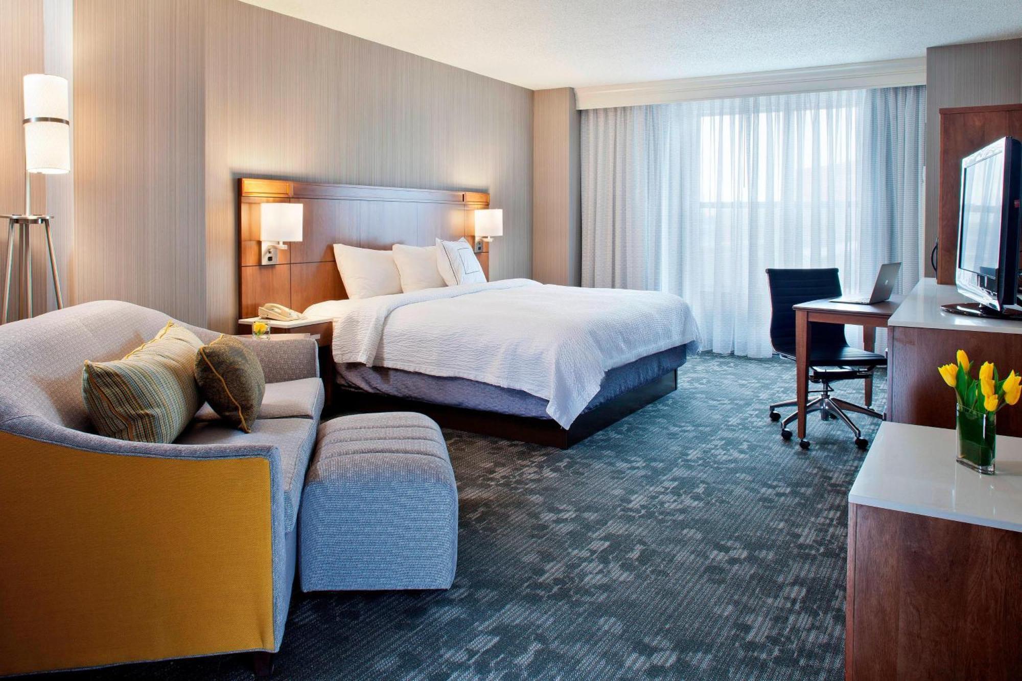 Courtyard By Marriott Pueblo Hotel Buitenkant foto