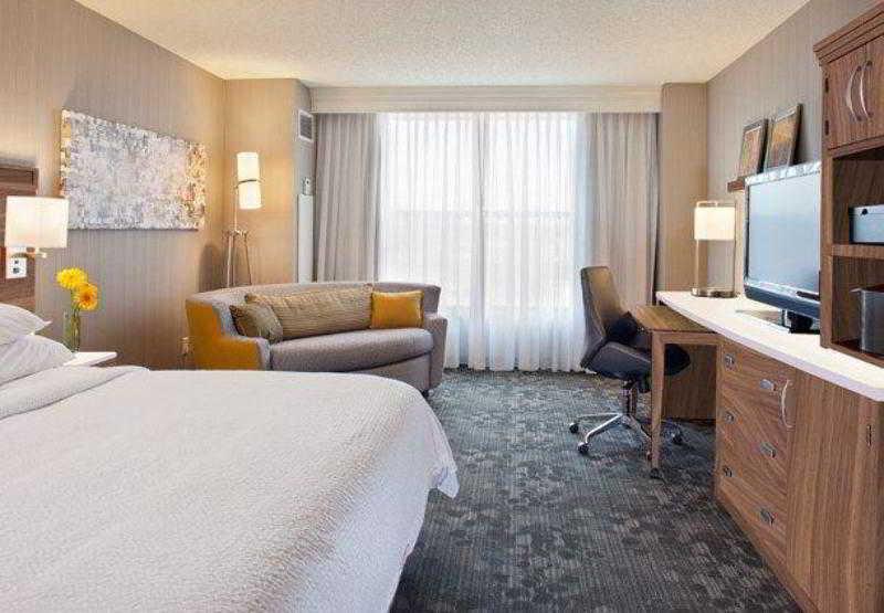 Courtyard By Marriott Pueblo Hotel Buitenkant foto